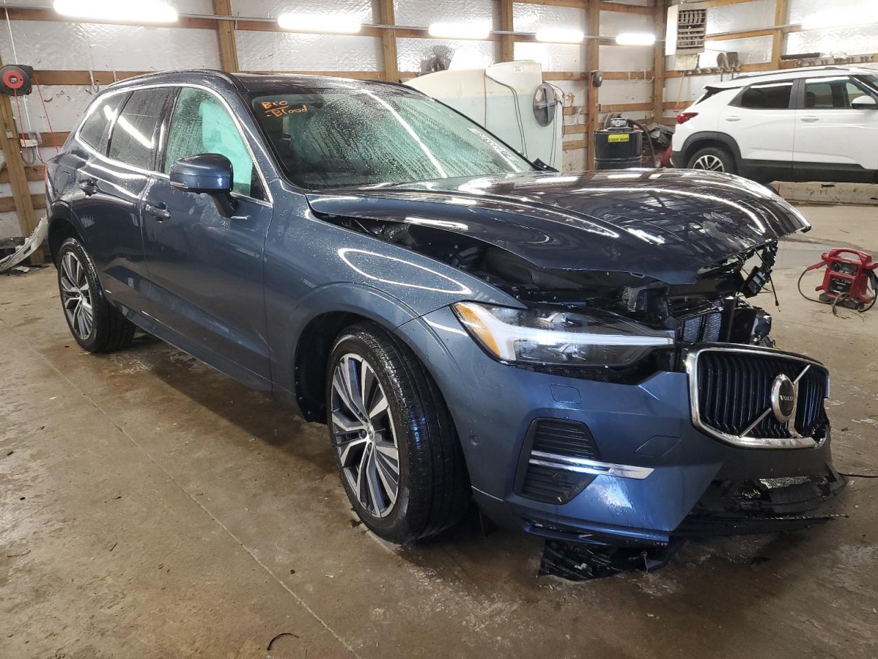 2022 VOLVO XC60 B5 MO - Фото 4