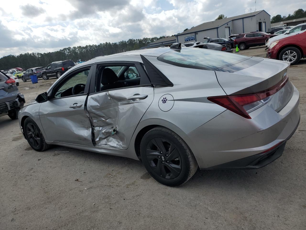 2022 HYUNDAI ELANTRA SE - Image 2