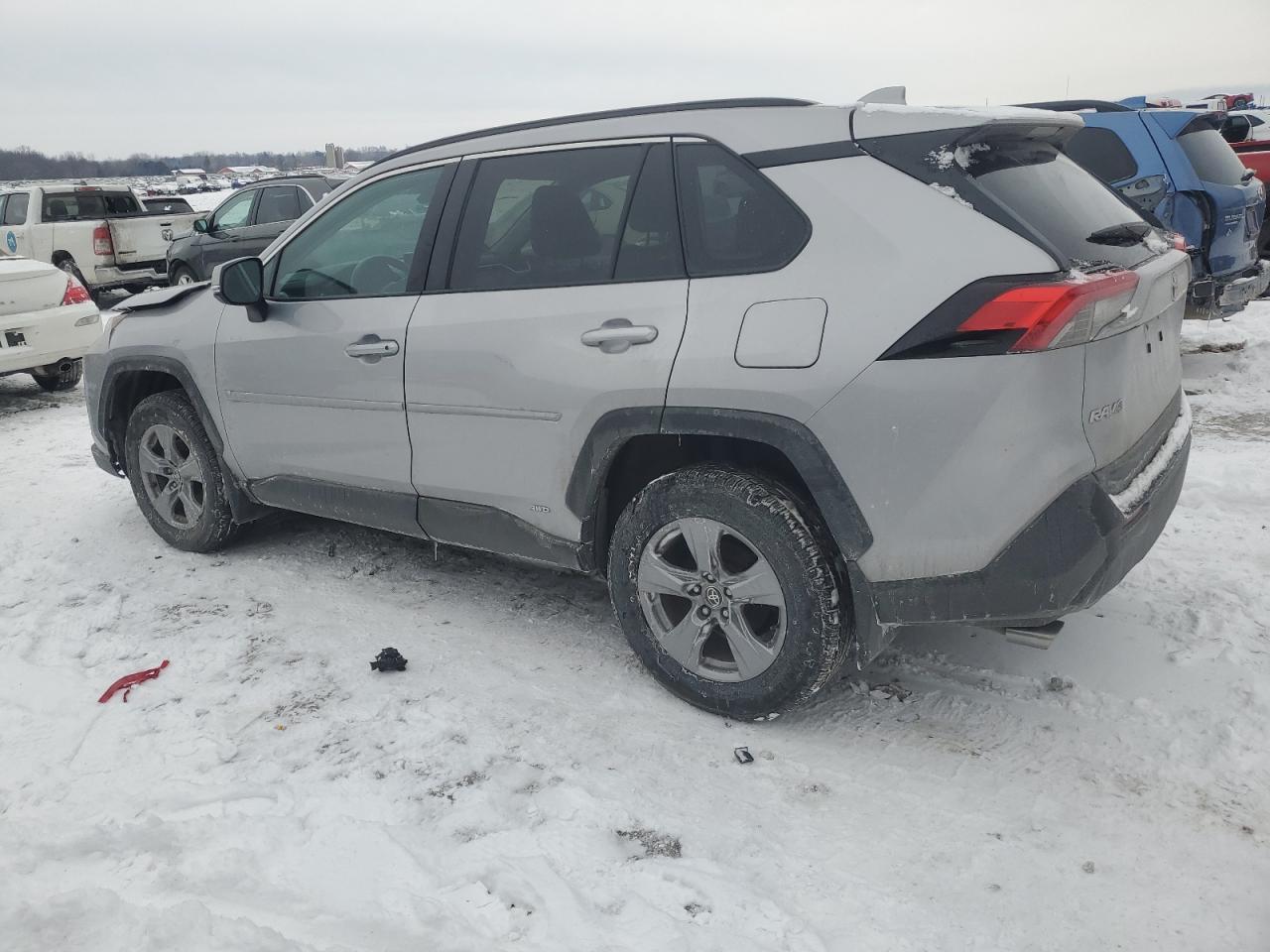 2022 TOYOTA RAV4 XLE - Image 2