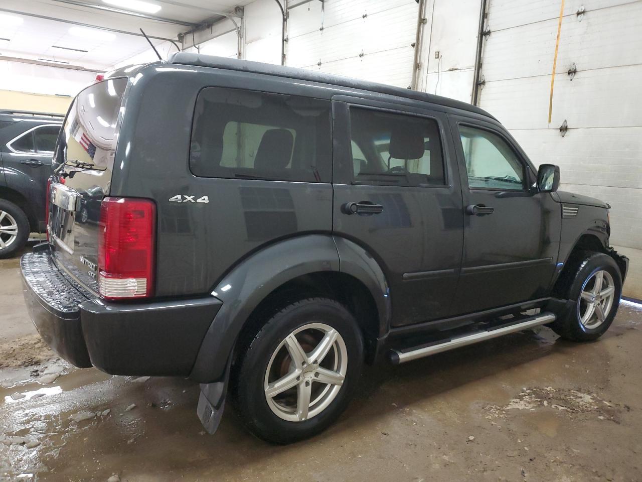 2010 DODGE NITRO SXT - Фото 3