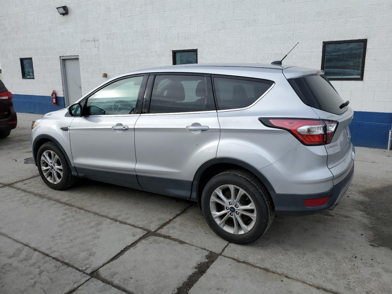 2017 FORD ESCAPE SE - Фото 2