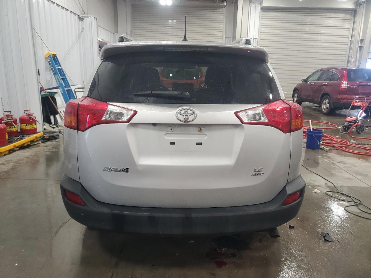 2015 TOYOTA RAV4 LE - Фото 6