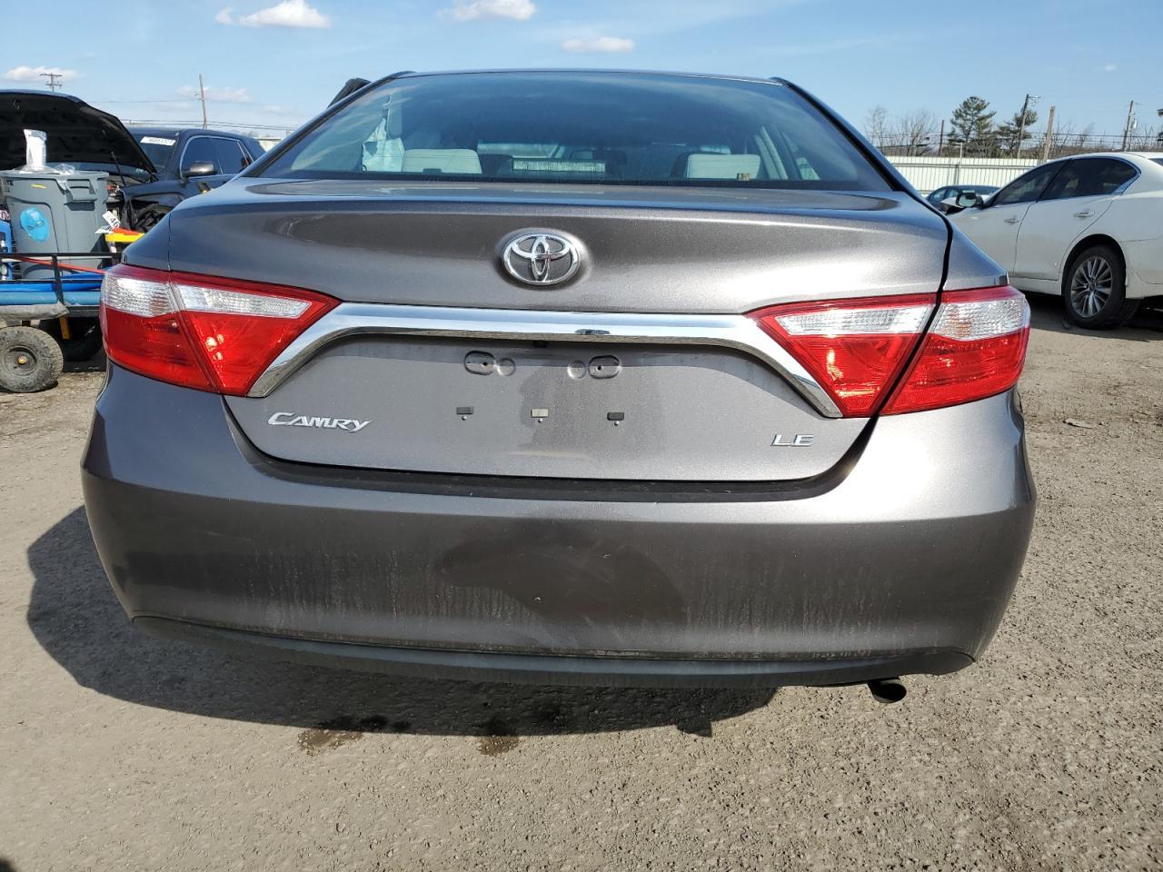 2017 TOYOTA CAMRY LE - Фото 6