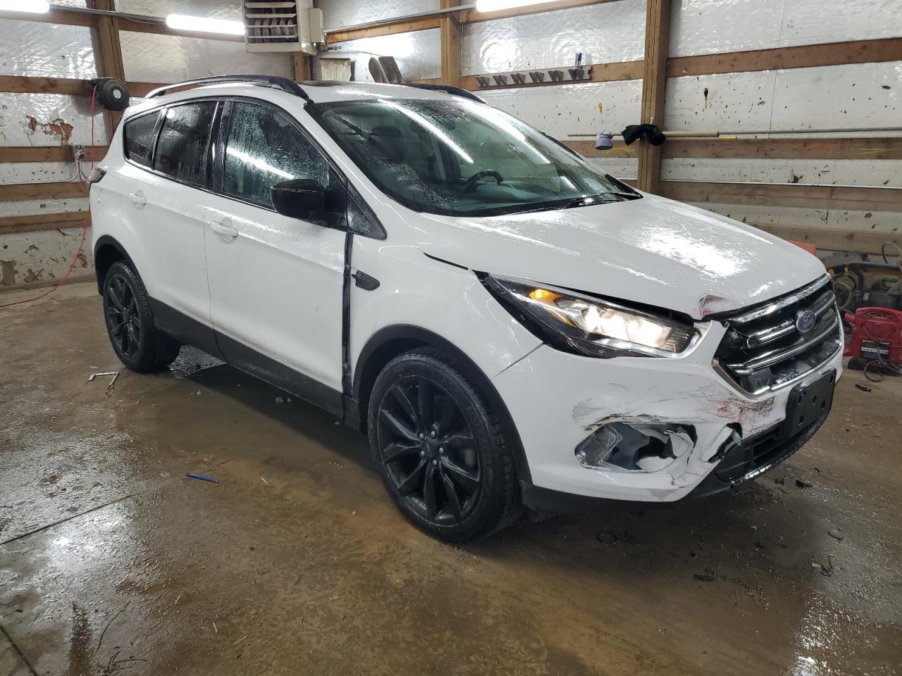 2017 FORD ESCAPE SE - Фото 4