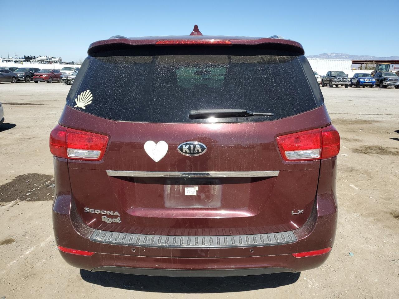 2016 KIA SEDONA LX - Image 6