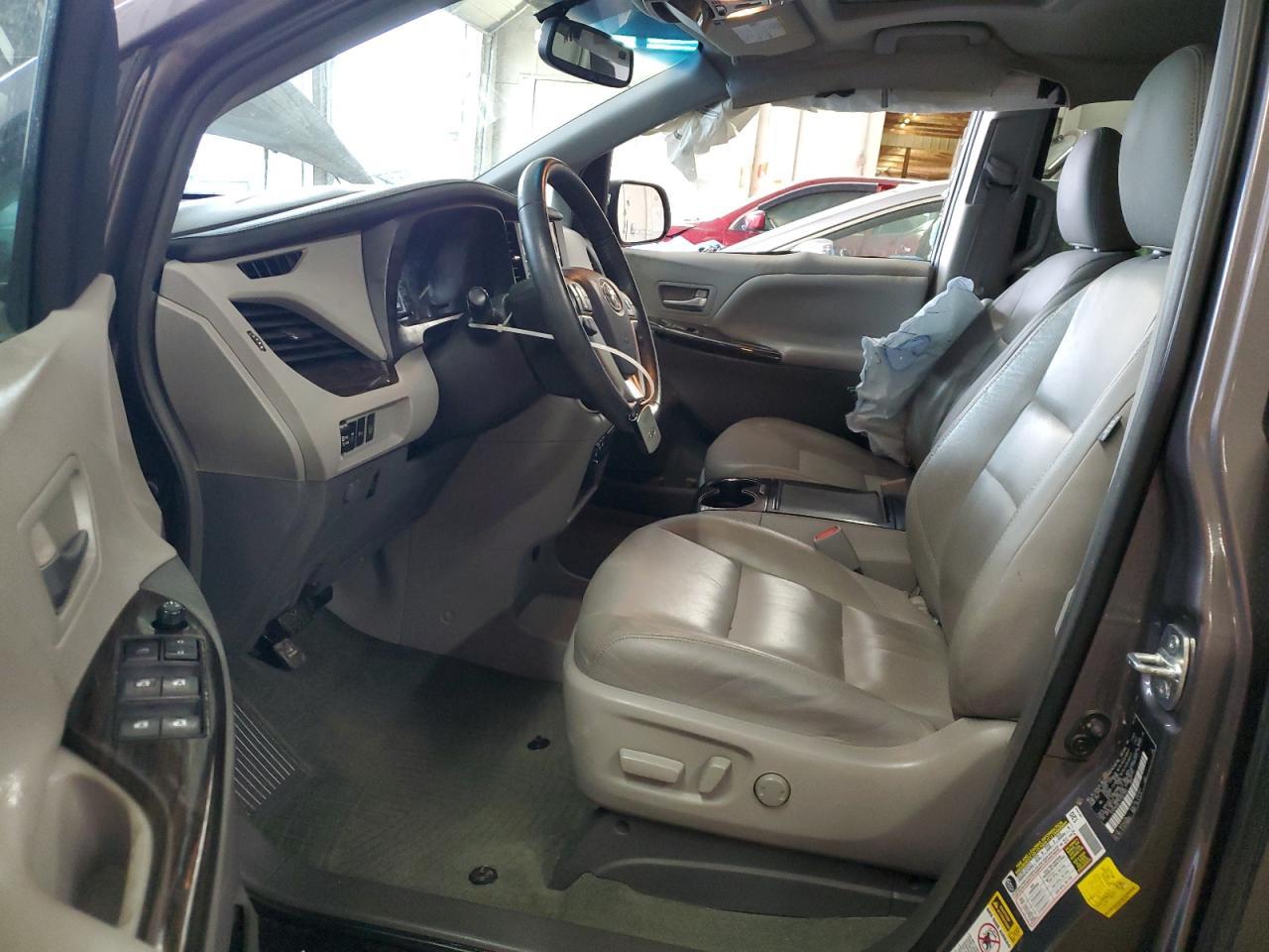 2015 TOYOTA SIENNA XLE - Фото 7