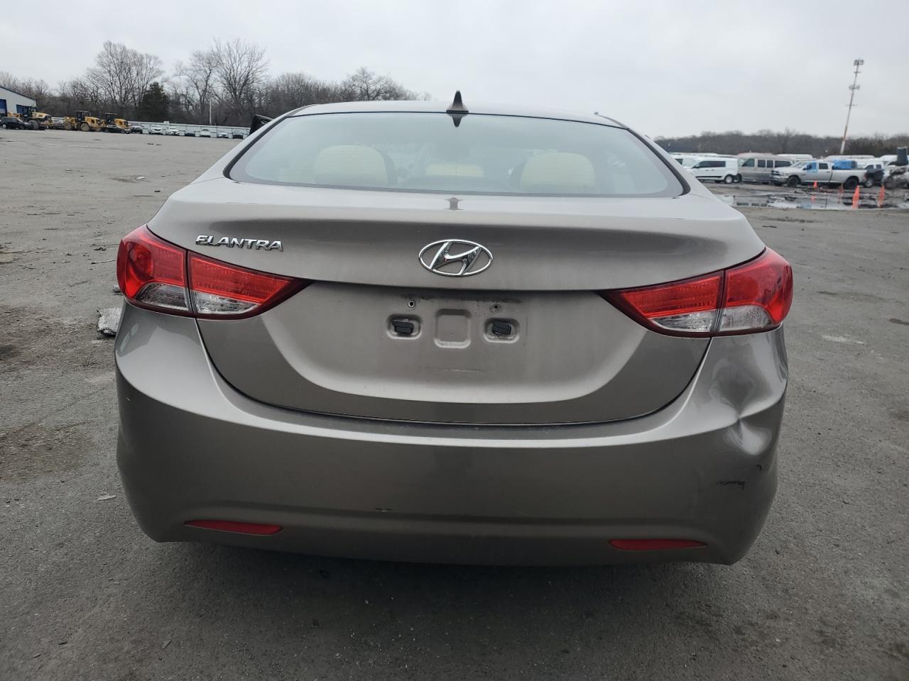 2013 HYUNDAI ELANTRA GL - Image 6