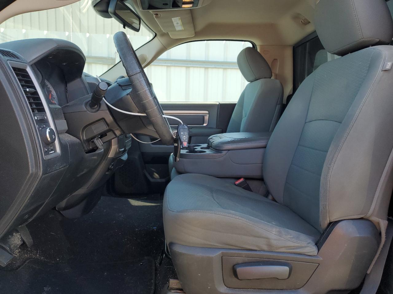 2014 RAM 1500 ST - Image 7