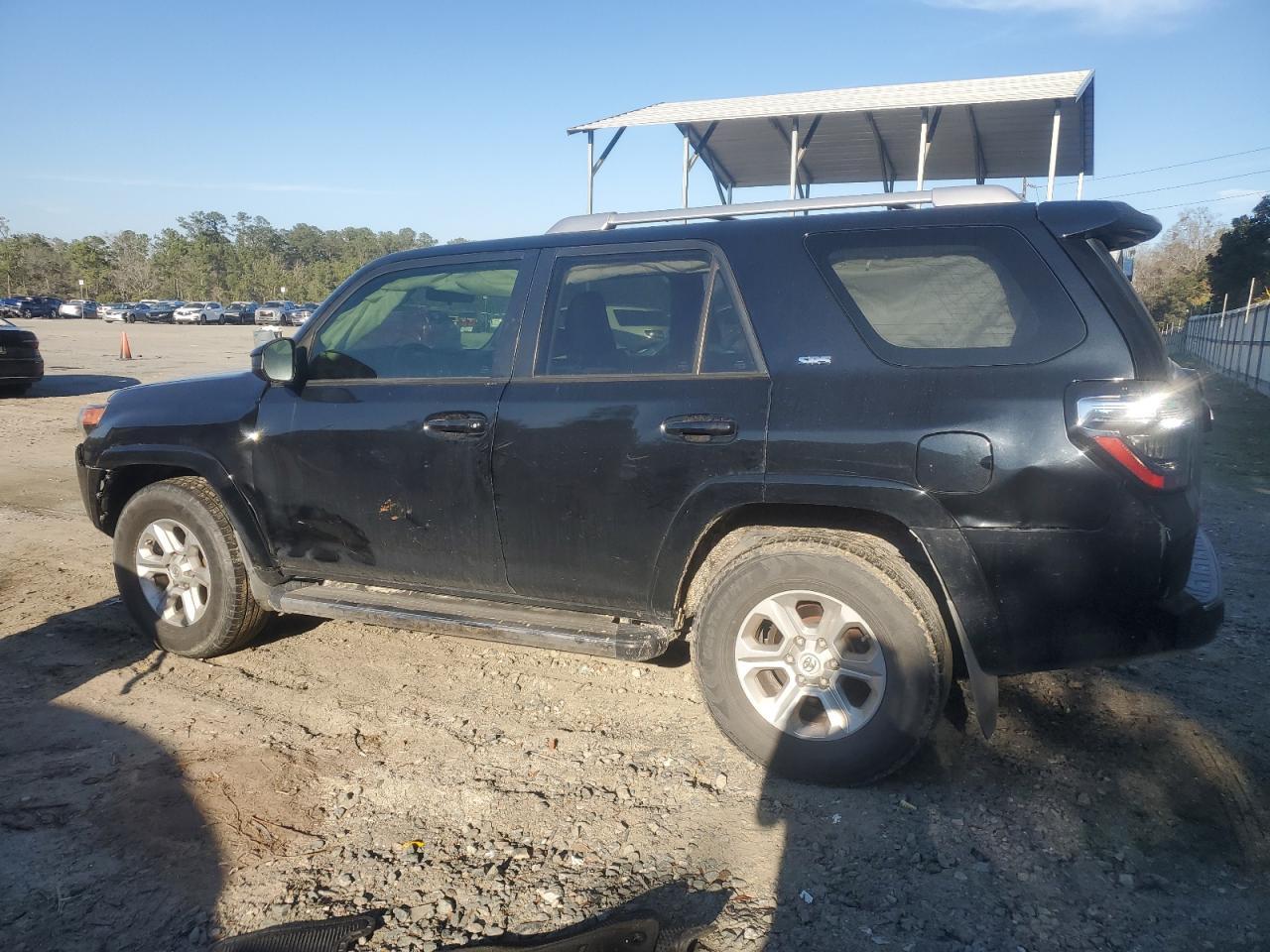 2017 TOYOTA 4RUNNER SR - Image 2