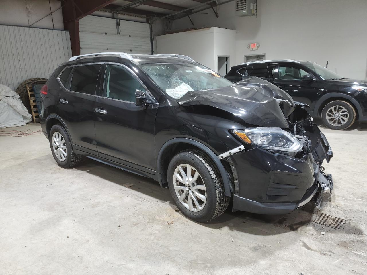 2017 NISSAN ROGUE SV - Image 4