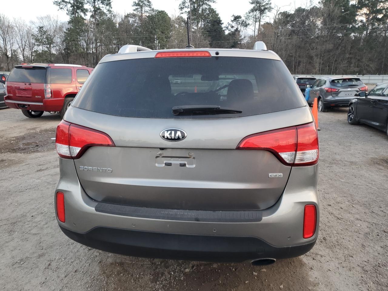 2015 KIA SORENTO LX - Image 6