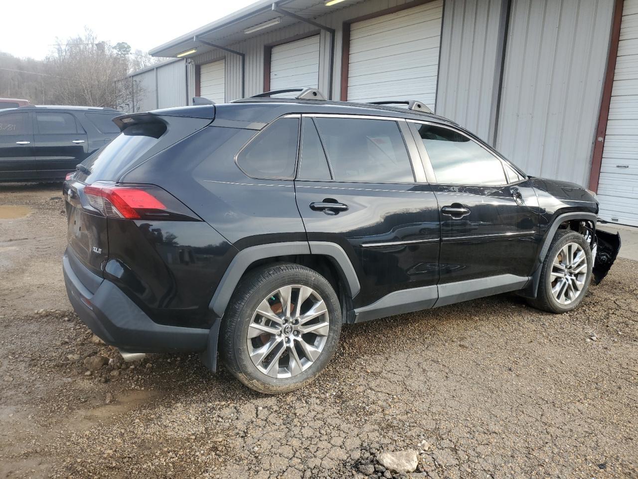 2019 TOYOTA RAV4 XLE P - Фото 3