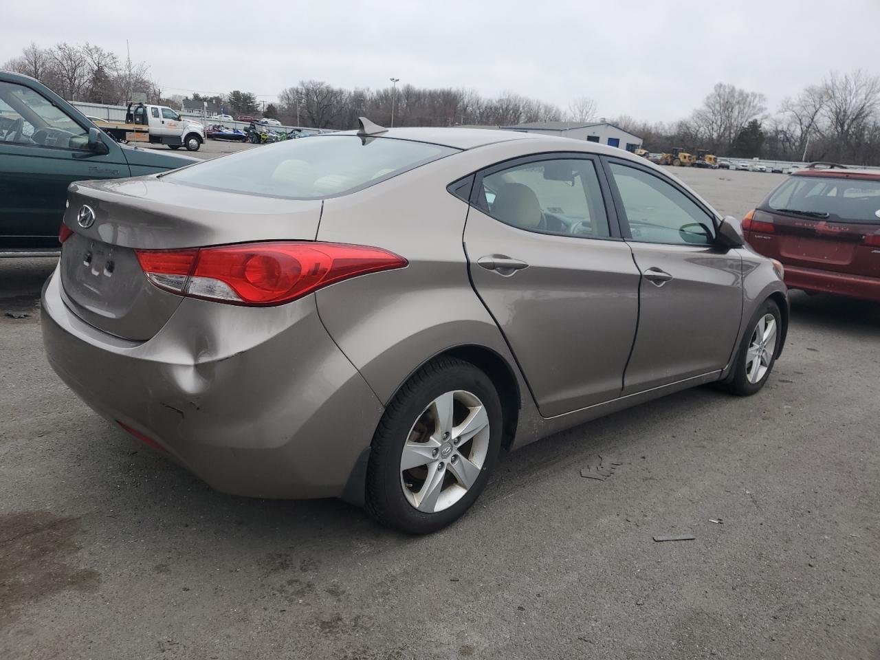 2013 HYUNDAI ELANTRA GL - Image 3