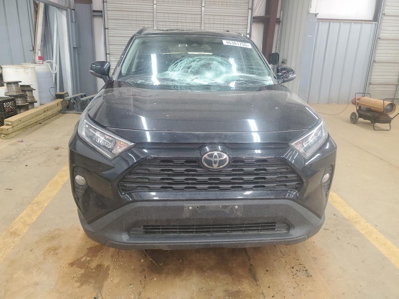 2020 TOYOTA RAV4 XLE - Фото 5