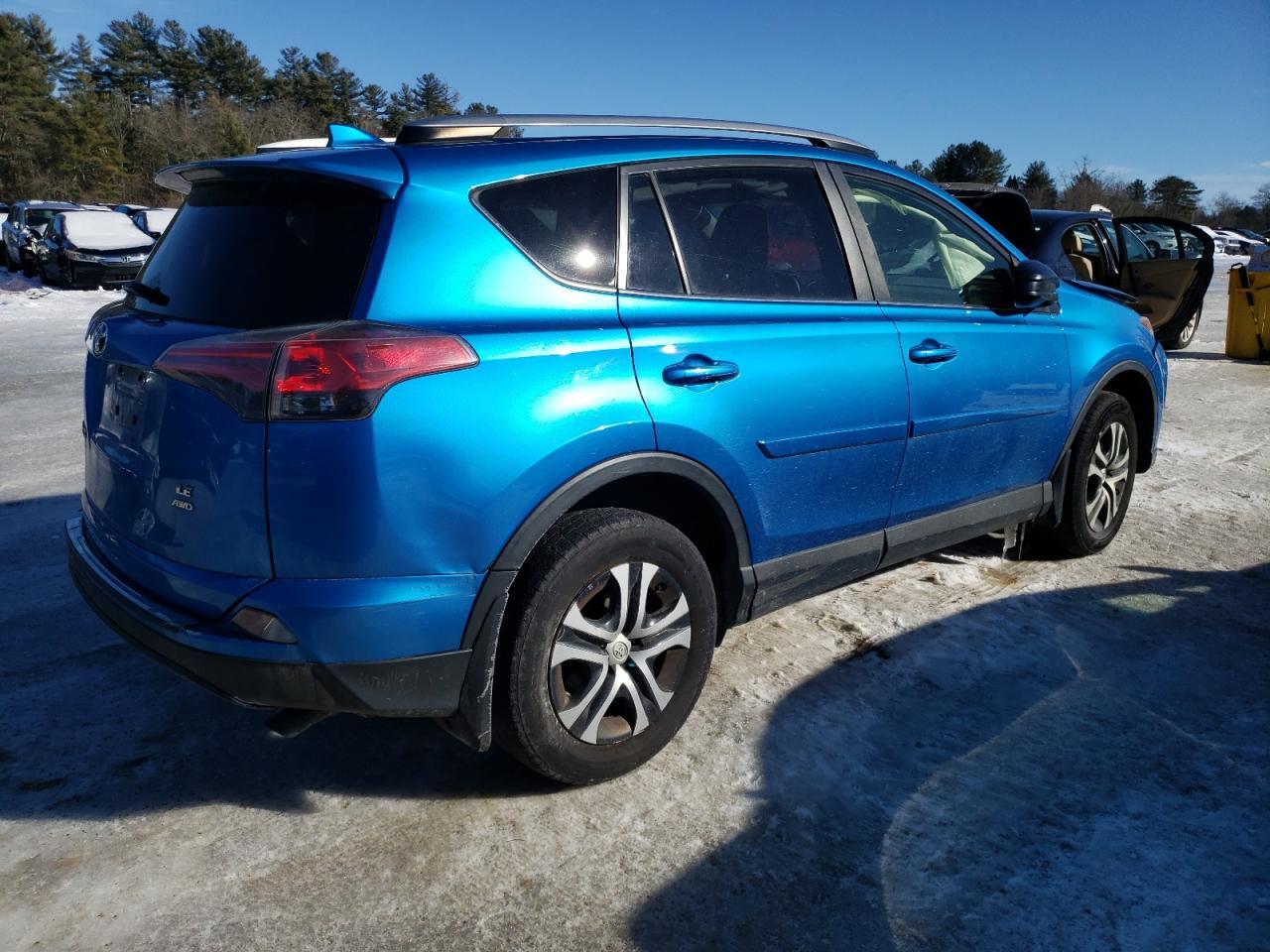 2017 TOYOTA RAV4 LE - Фото 3