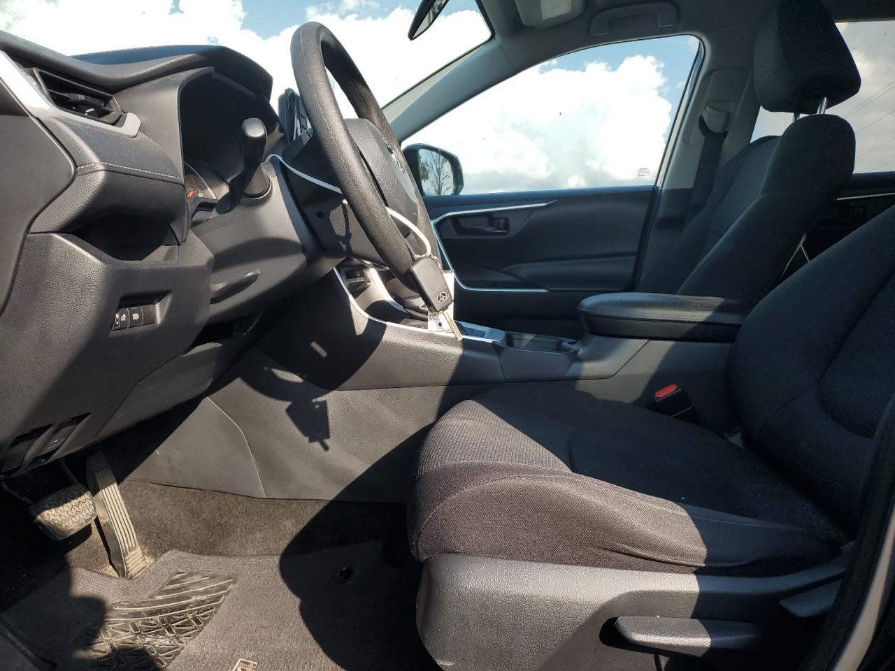 2021 TOYOTA RAV4 LE - Фото 7