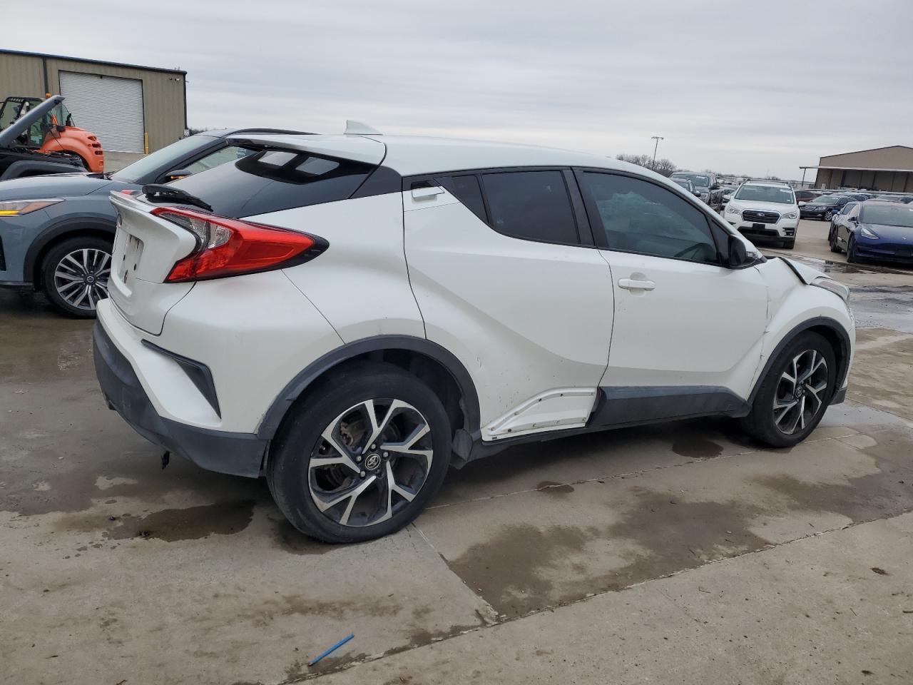 2018 TOYOTA C-HR XLE - Фото 3