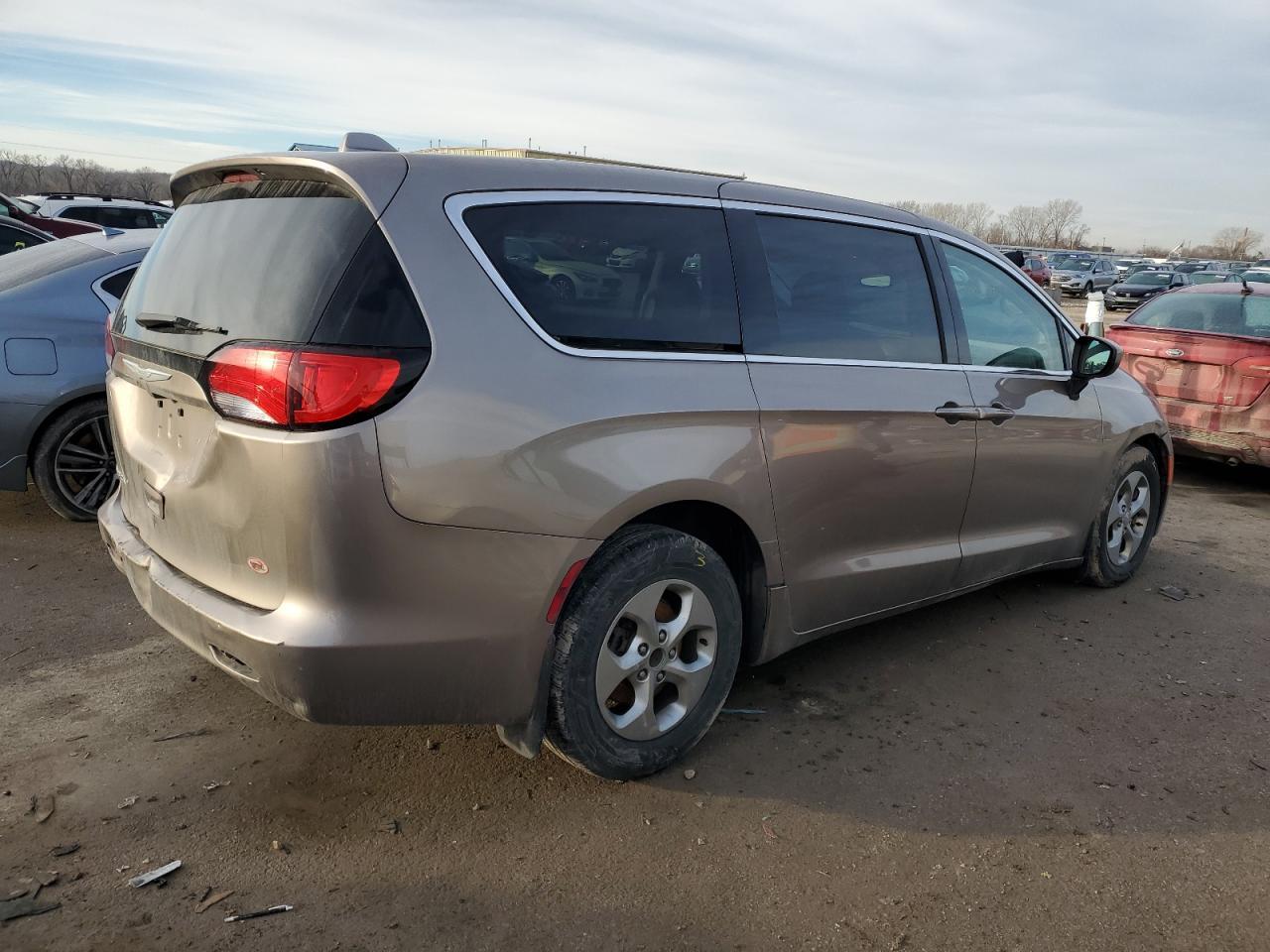 2017 CHRYSLER PACIFICA L - Image 3