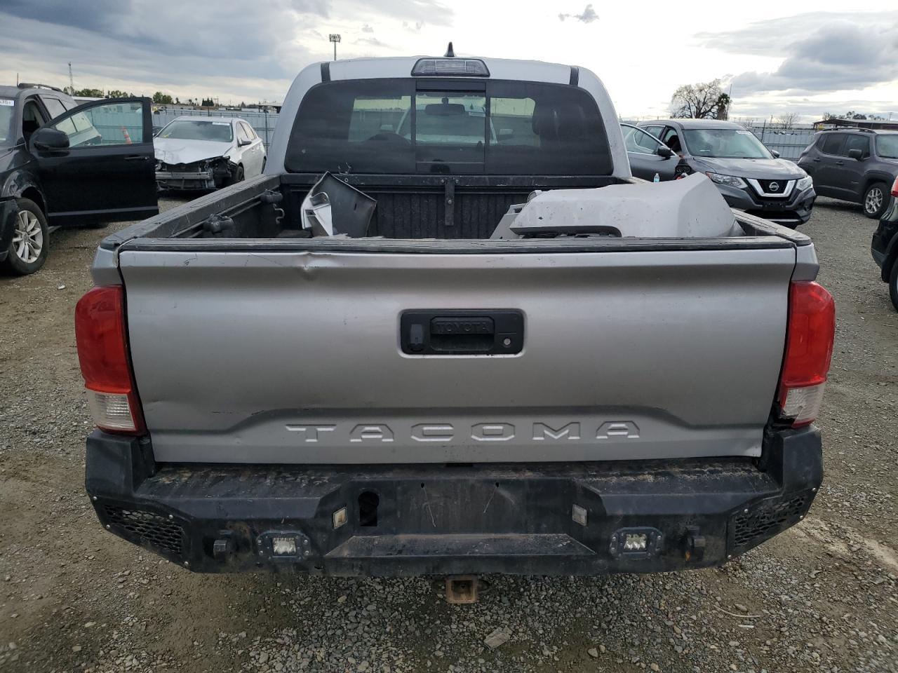 2017 TOYOTA TACOMA DOU - Фото 6