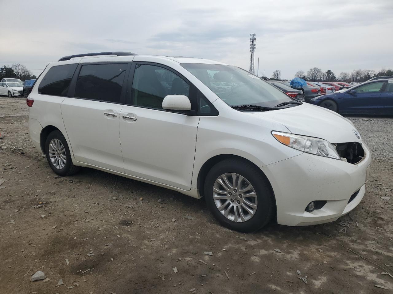 2015 TOYOTA SIENNA XLE - Фото 4