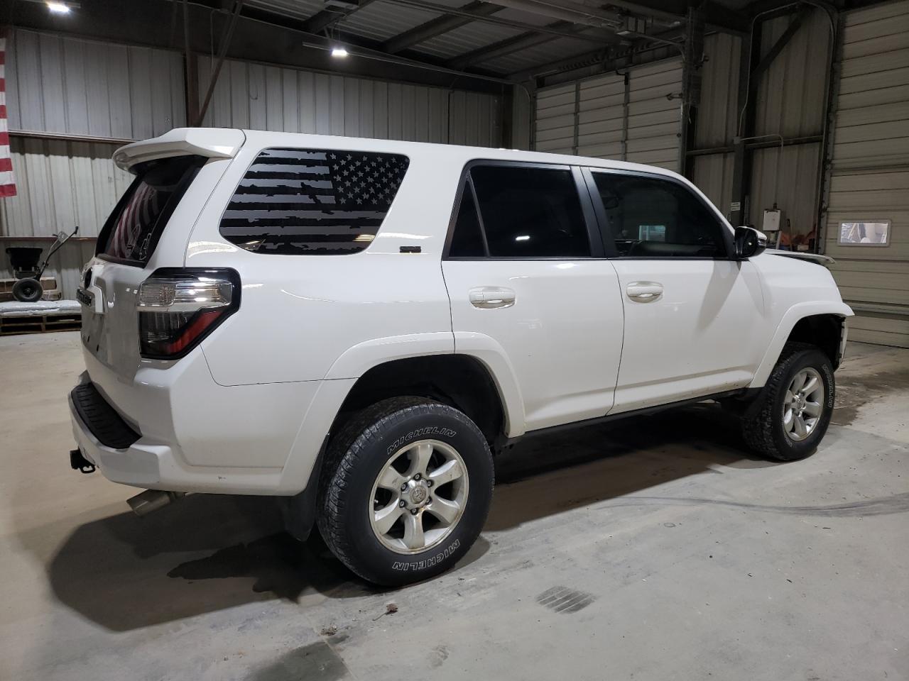 2017 TOYOTA 4RUNNER SR - Фото 3