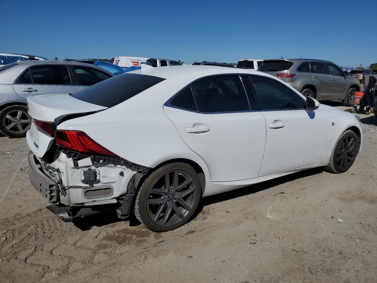 2017 LEXUS IS 200T - Фото 3