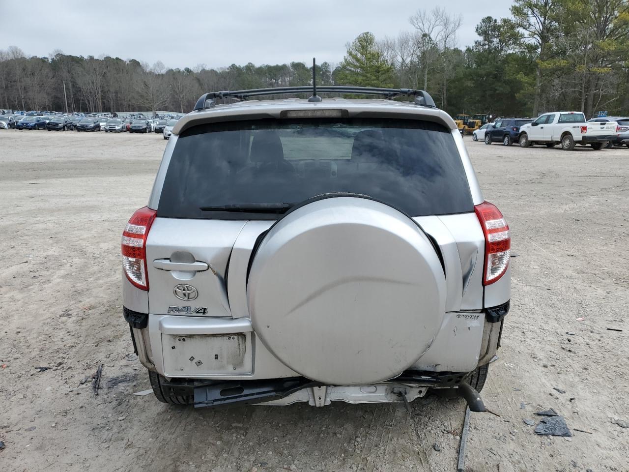 2011 TOYOTA RAV4 - Фото 6