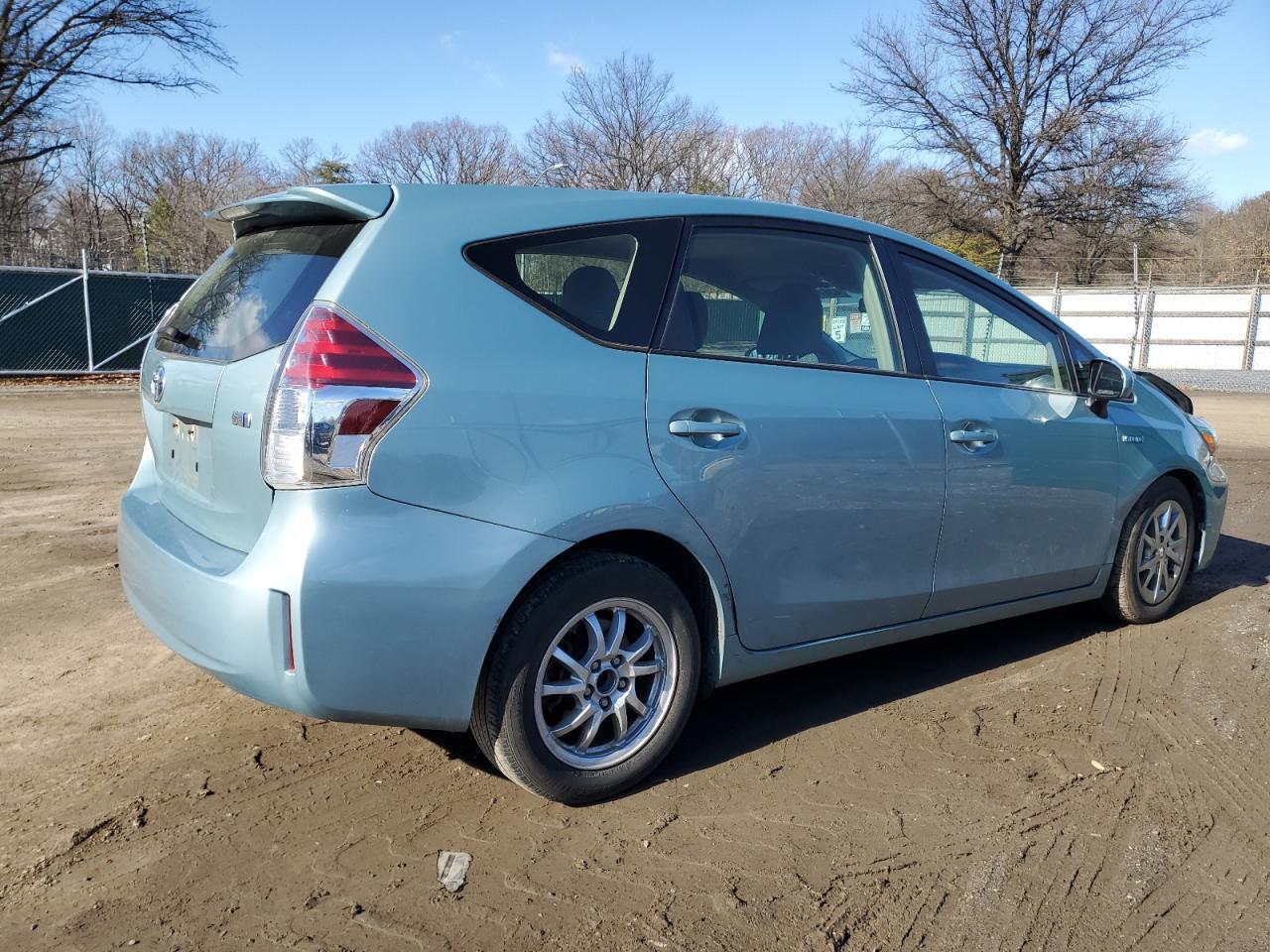 2015 TOYOTA PRIUS V - Фото 3
