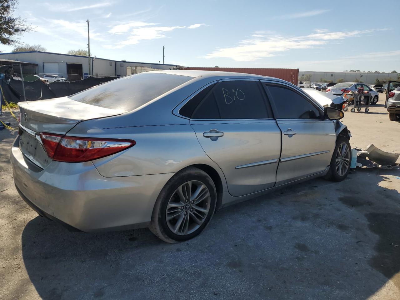 2017 TOYOTA CAMRY LE - Фото 3