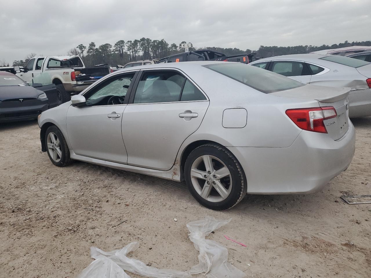 2013 TOYOTA CAMRY L - Image 2