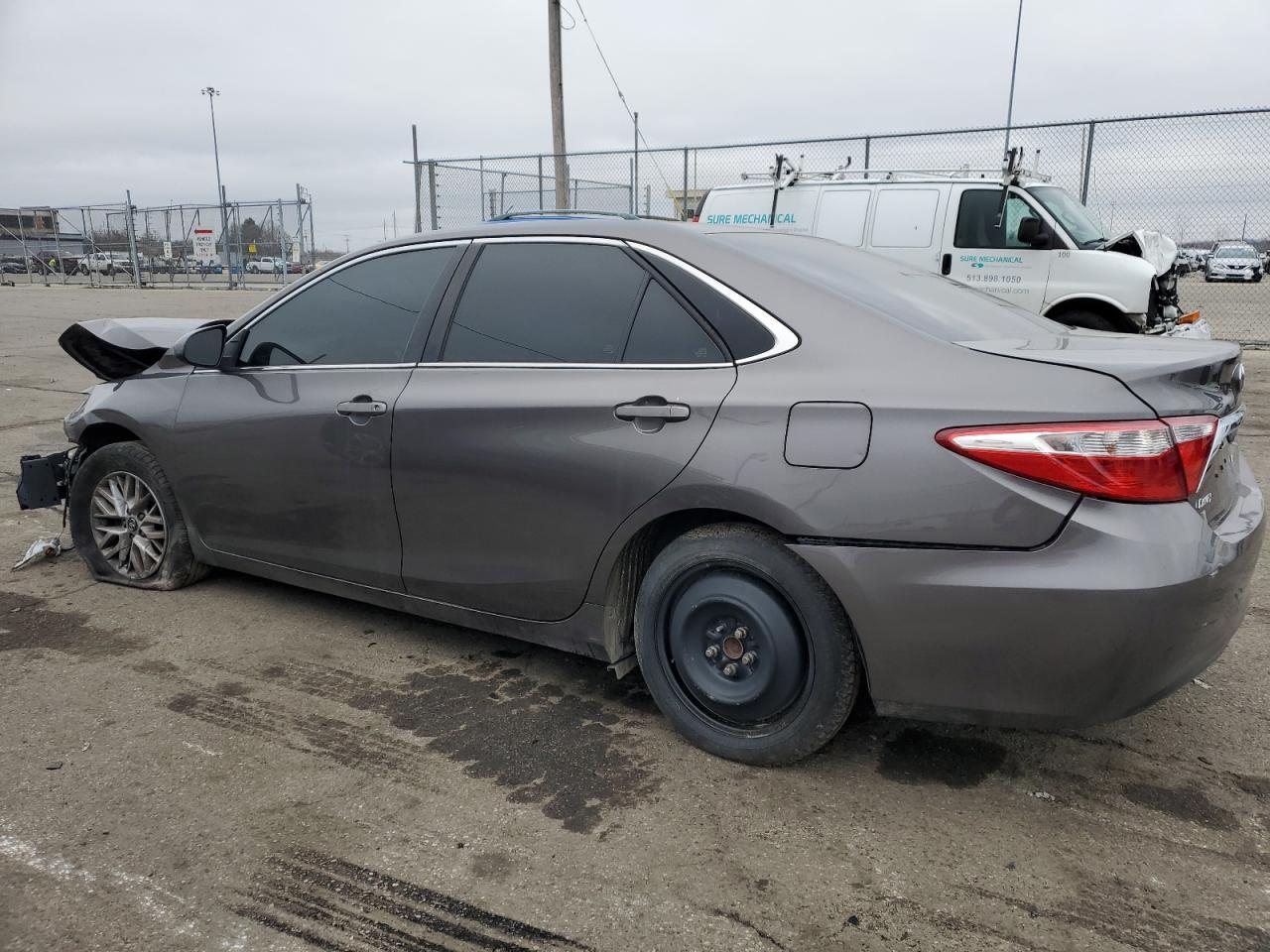 2017 TOYOTA CAMRY LE - Фото 2