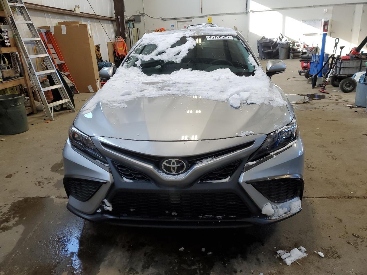 2021 TOYOTA CAMRY SE - Фото 5