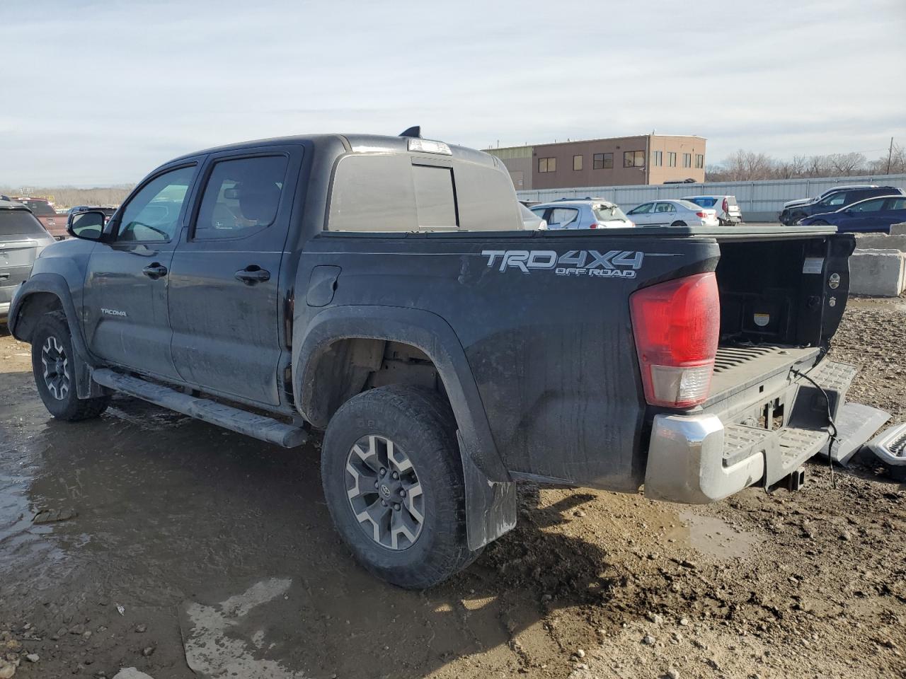 2017 TOYOTA TACOMA DOU - Фото 2