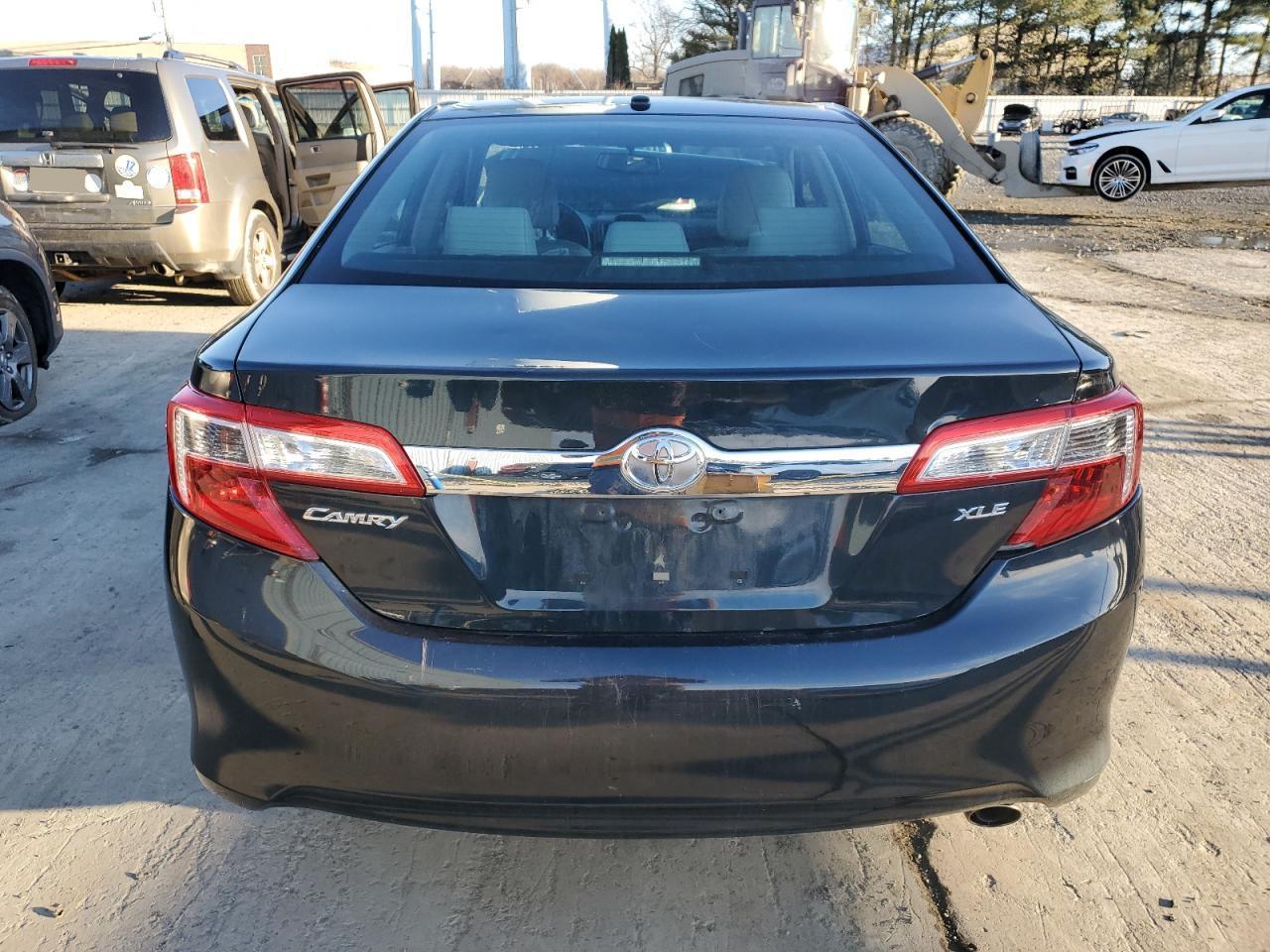 2014 TOYOTA CAMRY L - Фото 6