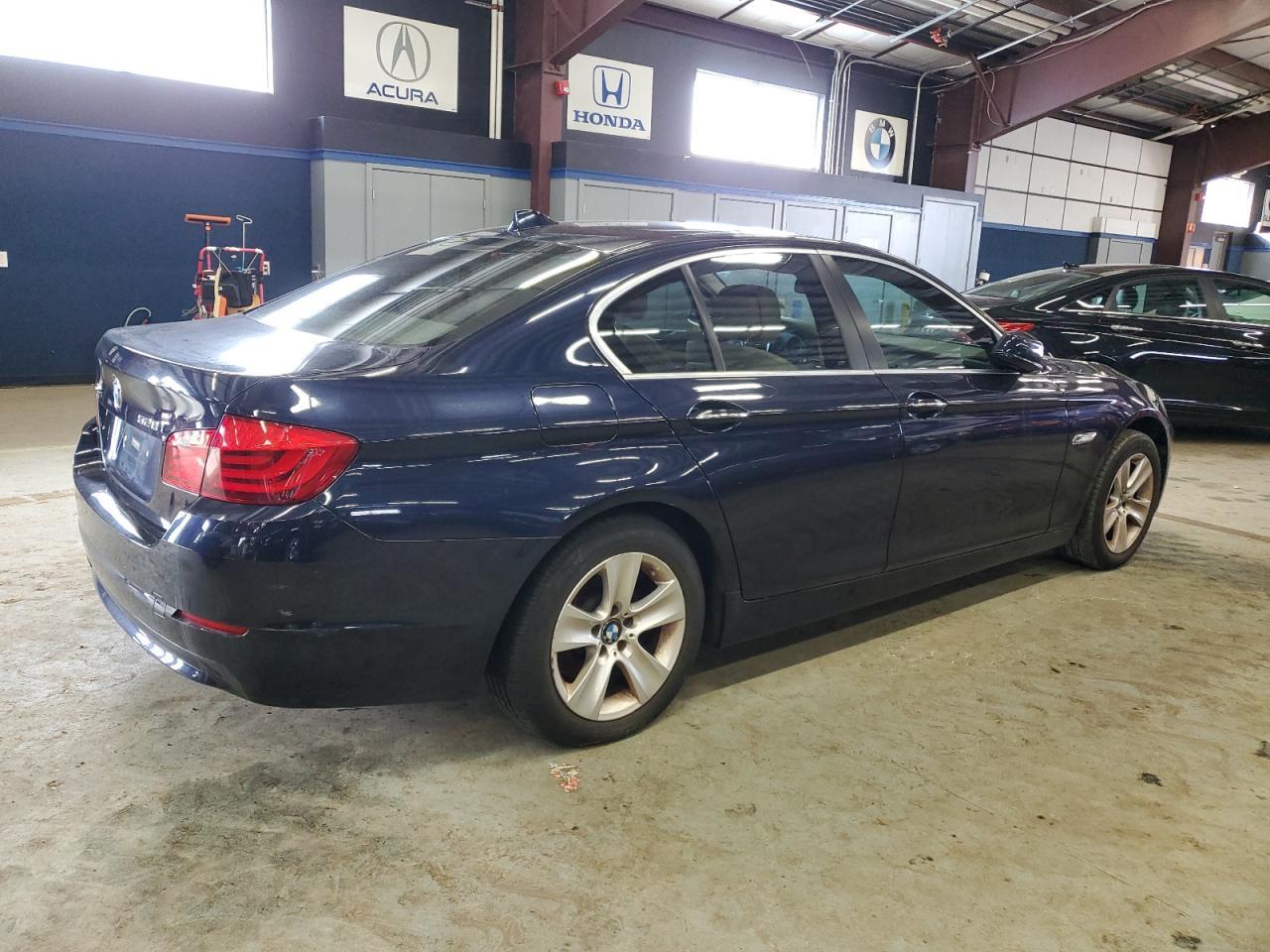 2013 BMW 528 XI - Image 3