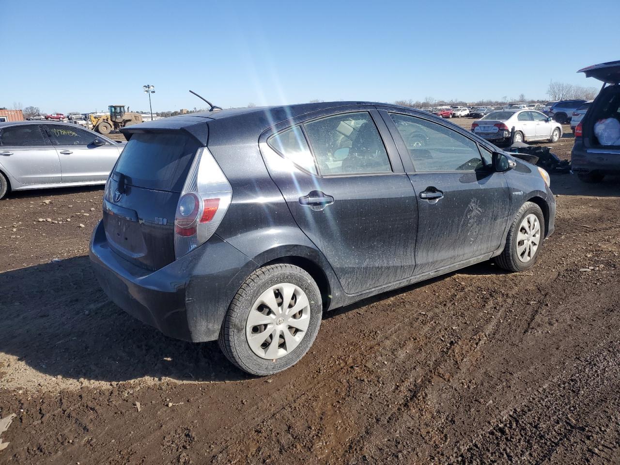 2013 TOYOTA PRIUS C - Фото 3