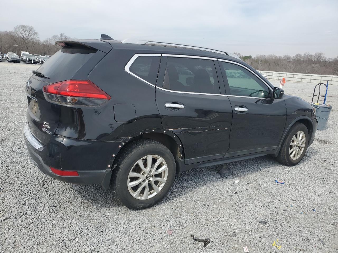 2017 NISSAN ROGUE SV - Image 3