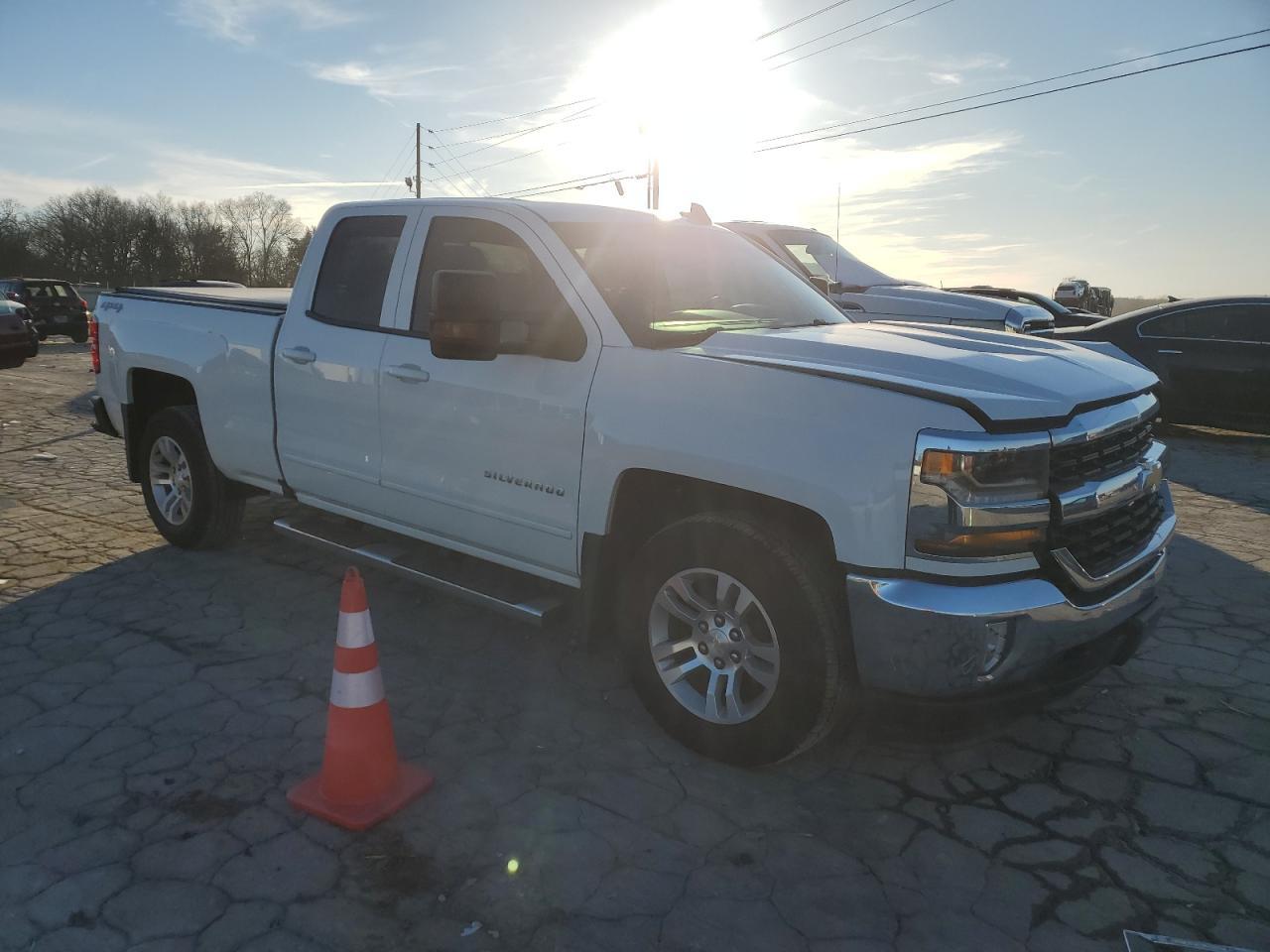 2017 CHEVROLET SILVERADO - Фото 4