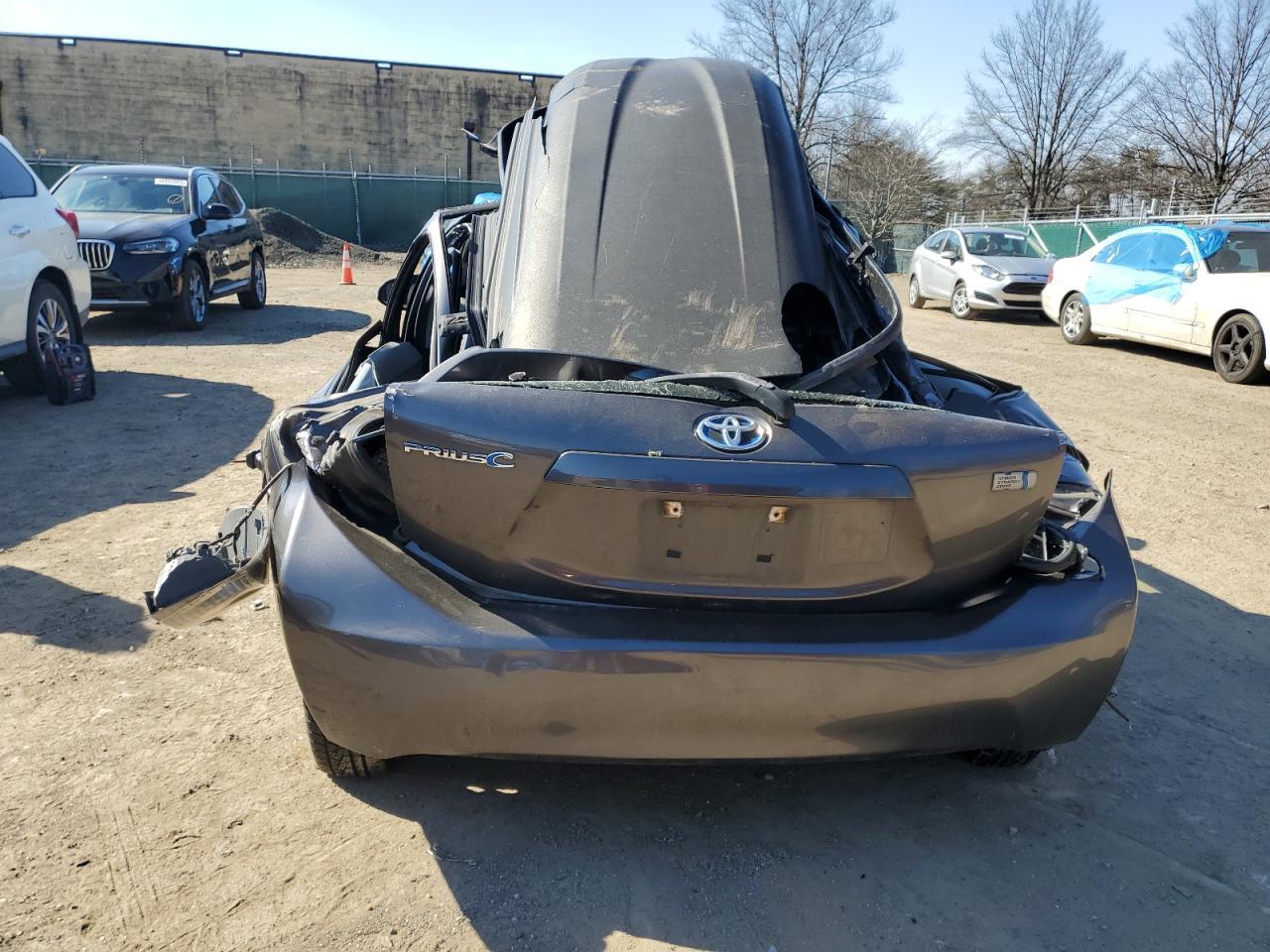 2013 TOYOTA PRIUS C - Image 6