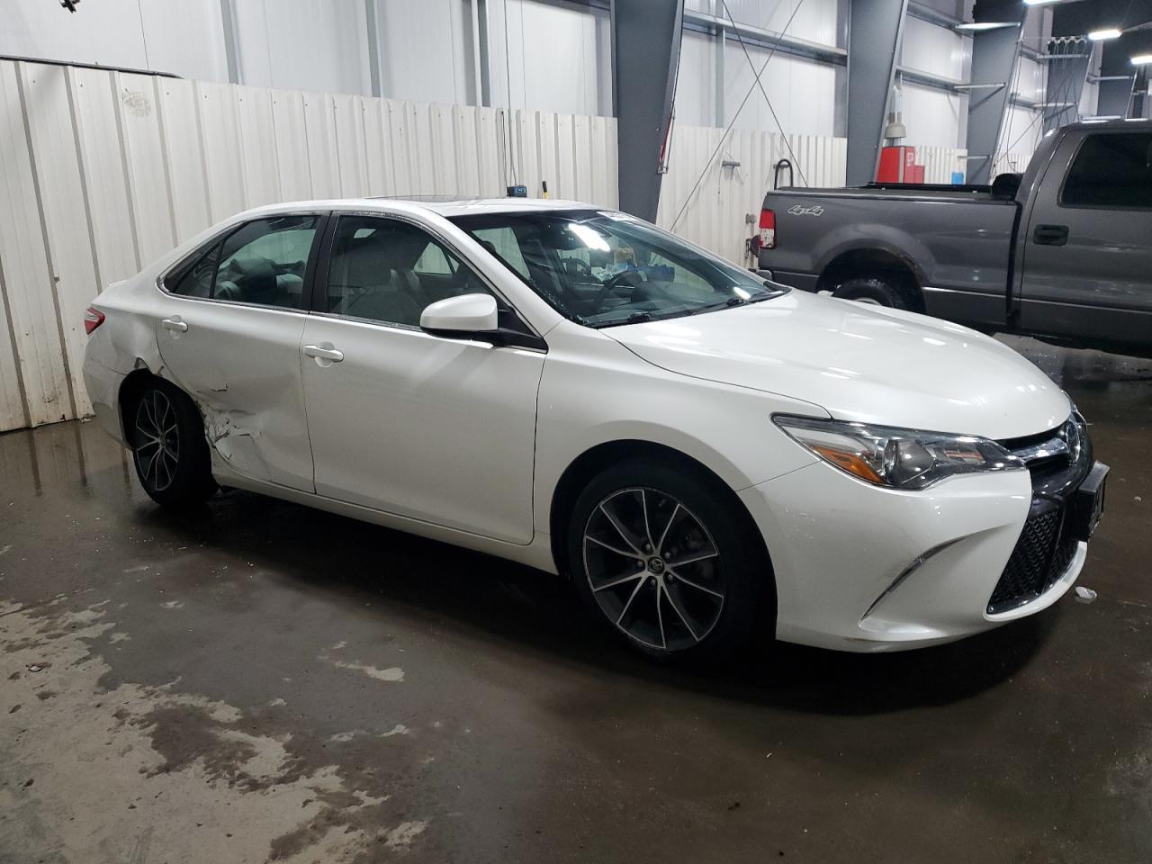 2015 TOYOTA CAMRY LE - Image 4