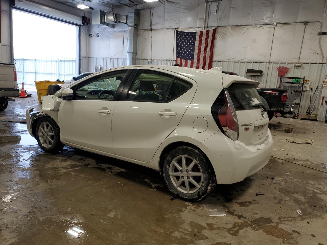 2015 TOYOTA PRIUS C - Фото 2
