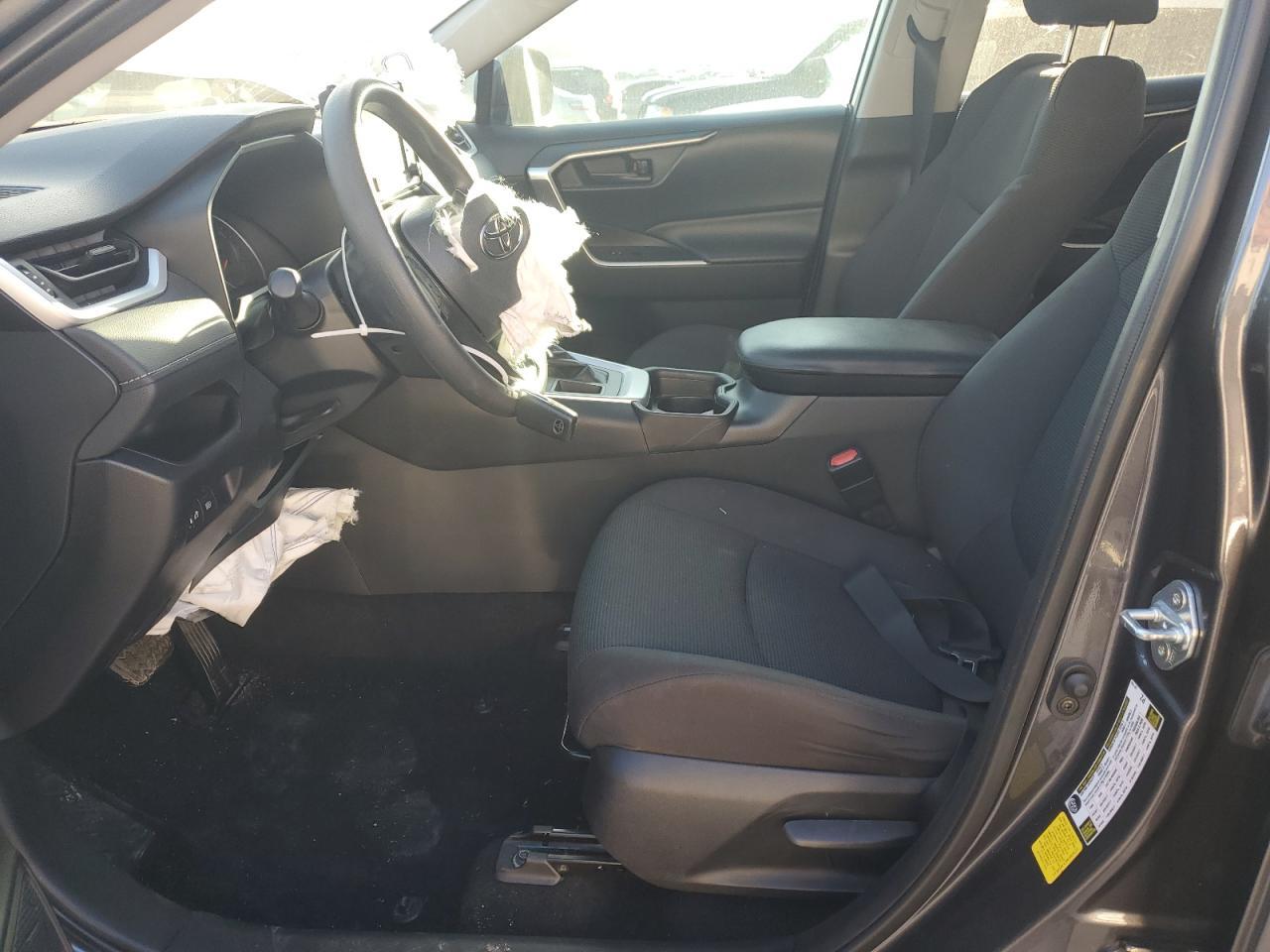 2021 TOYOTA RAV4 LE - Фото 7