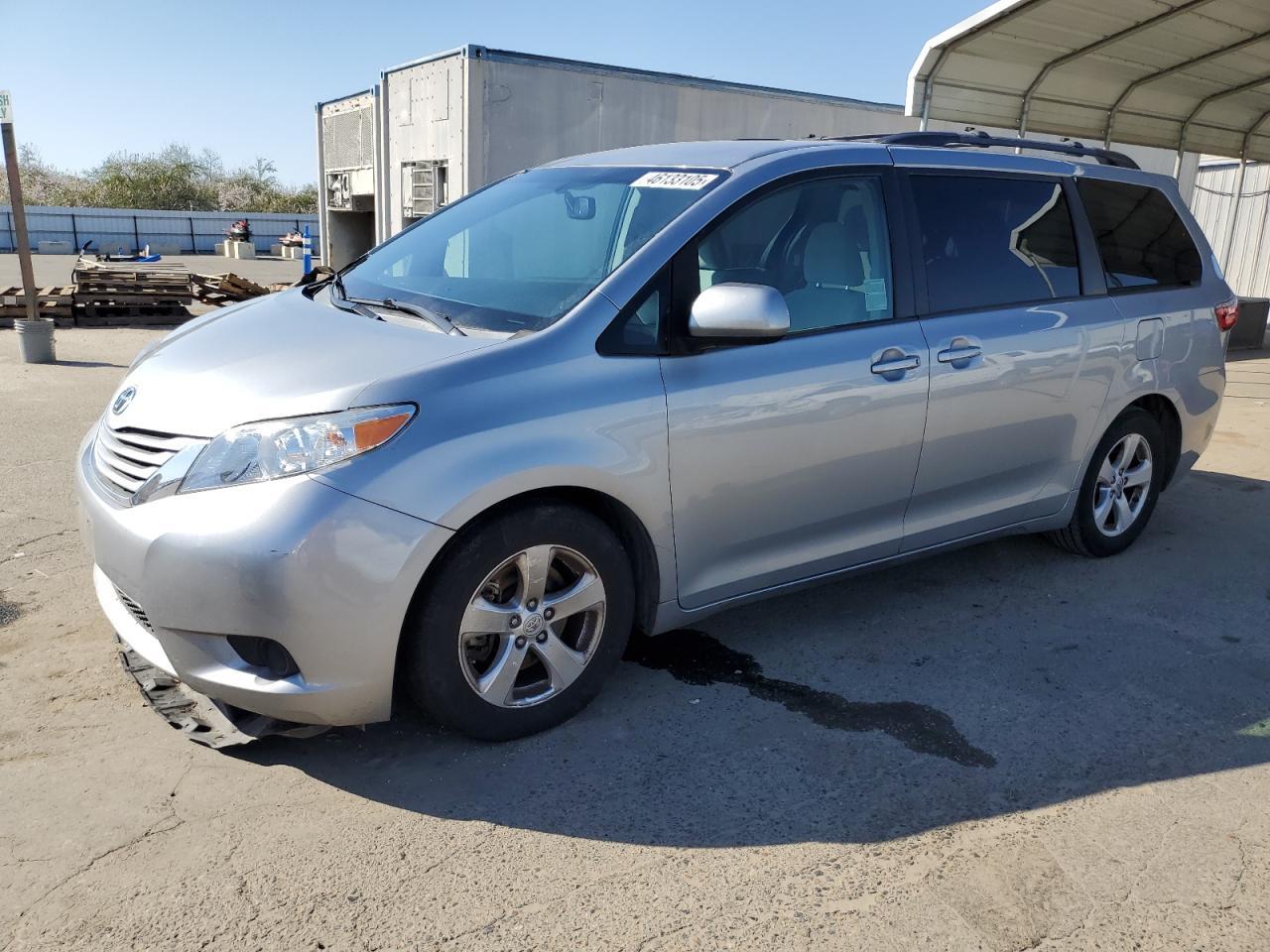2015 TOYOTA SIENNA LE