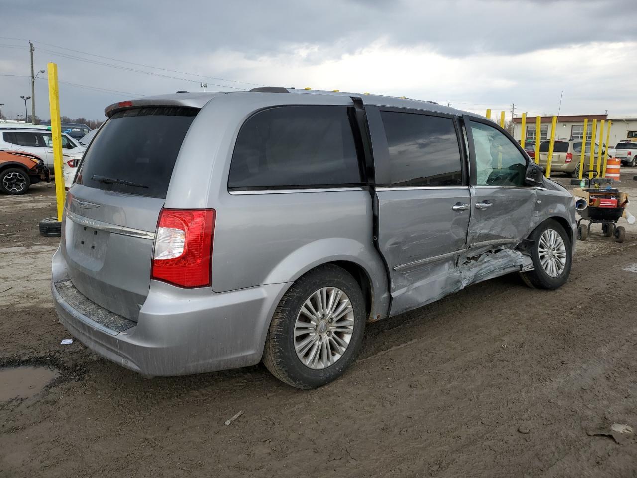 2014 CHRYSLER TOWN & COU - Image 3