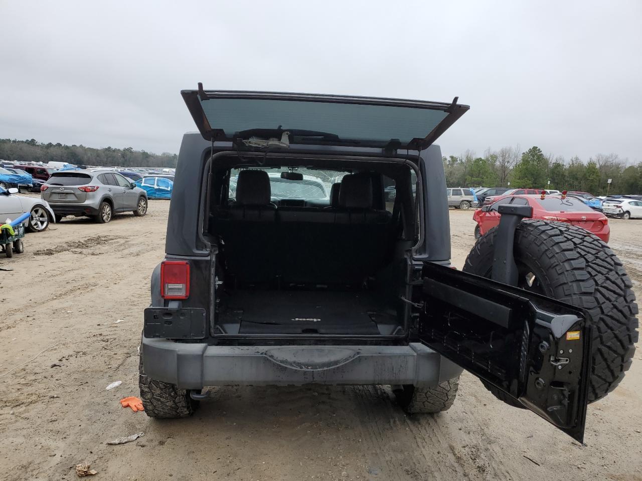 2017 JEEP WRANGLER U - Image 6