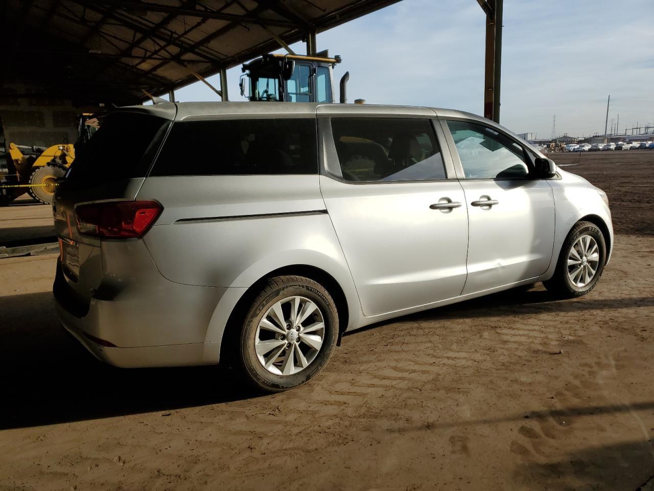 2017 KIA SEDONA LX - Фото 3