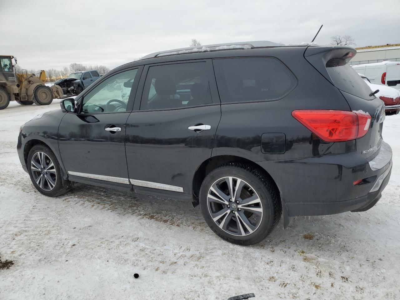 2018 NISSAN PATHFINDER - Фото 2