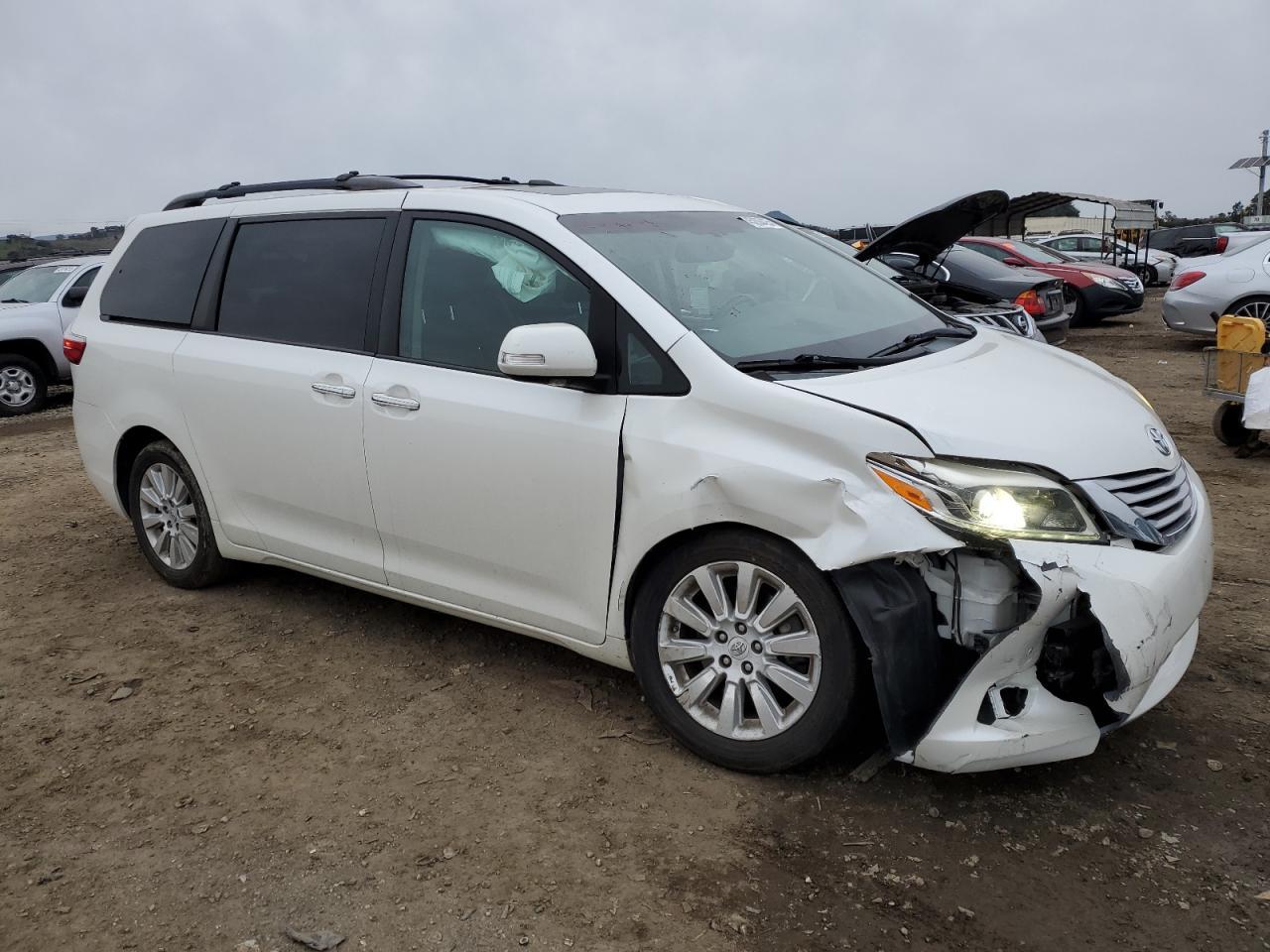 2015 TOYOTA SIENNA XLE - Фото 4