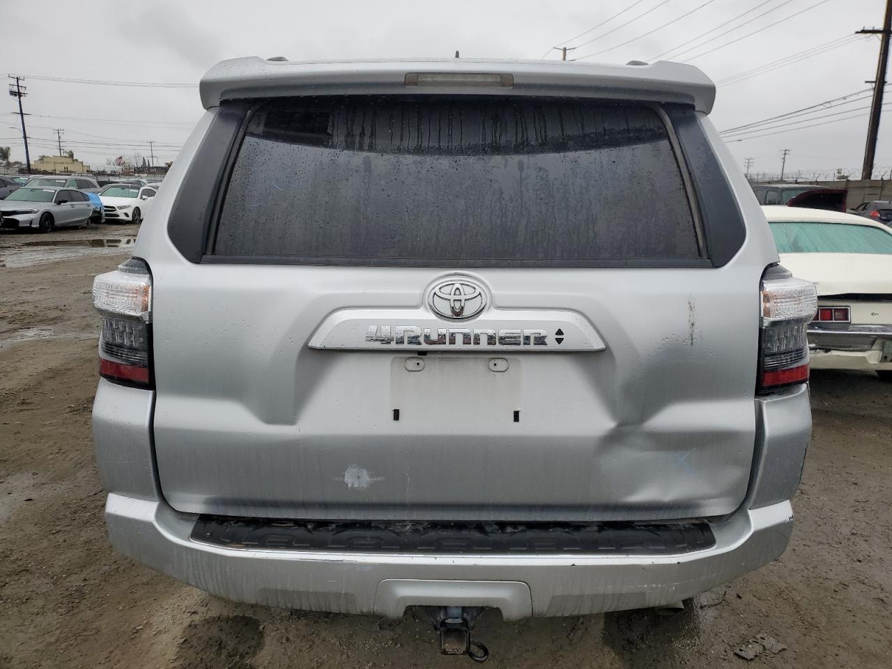 2022 TOYOTA 4RUNNER SR - Фото 6