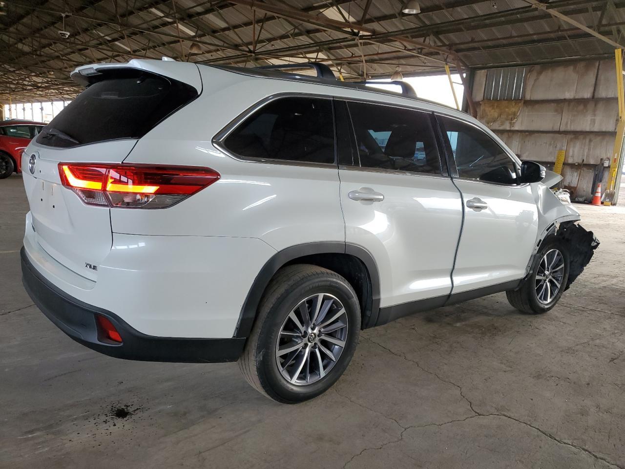 2019 TOYOTA HIGHLANDER - Image 3